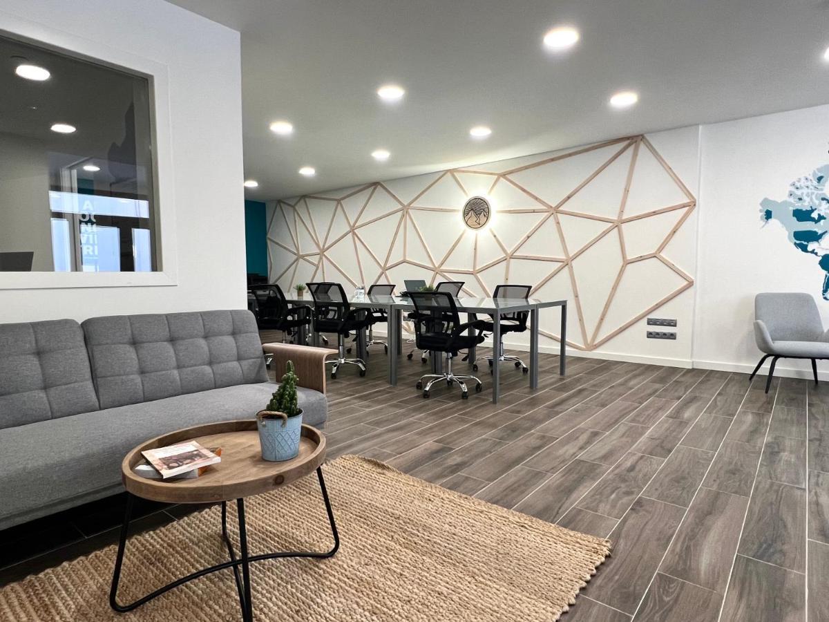 Espot Cowork & Apartments - L'Amfitriona Экстерьер фото