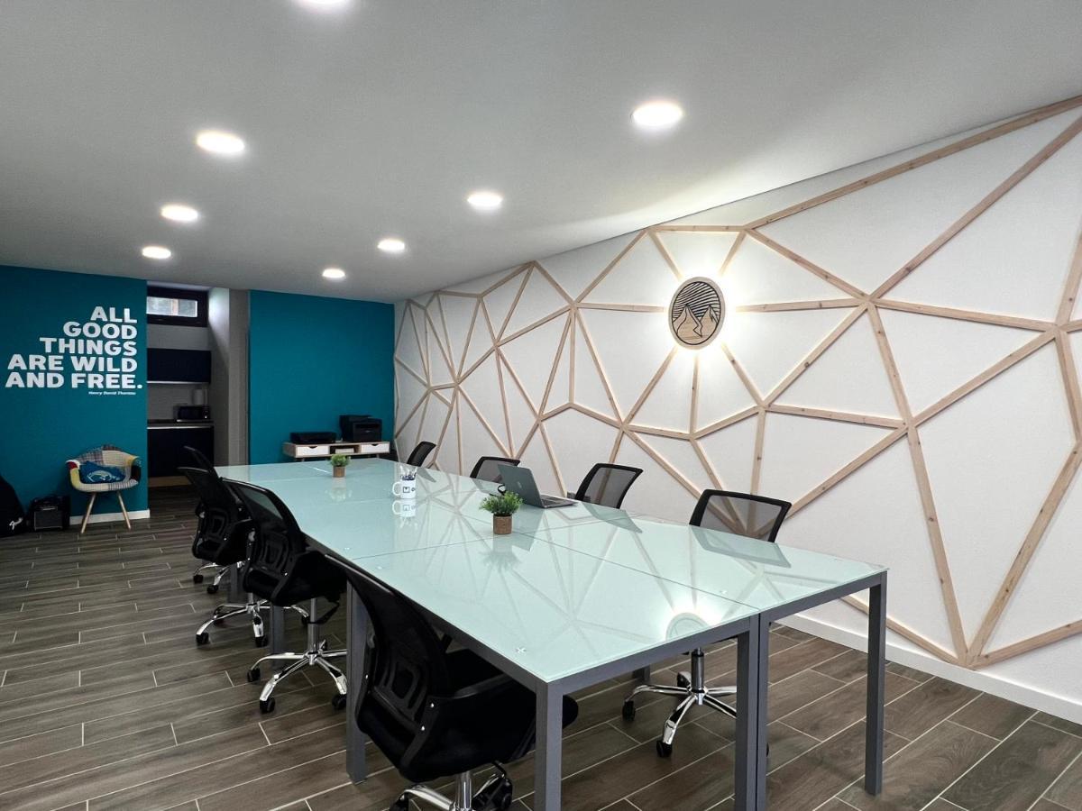 Espot Cowork & Apartments - L'Amfitriona Экстерьер фото