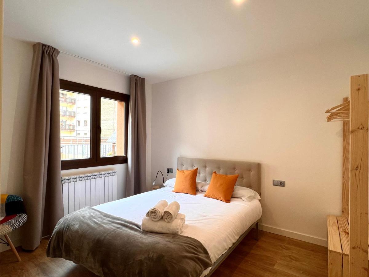 Espot Cowork & Apartments - L'Amfitriona Экстерьер фото
