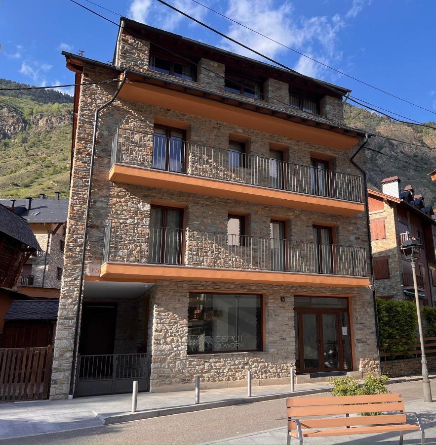 Espot Cowork & Apartments - L'Amfitriona Экстерьер фото